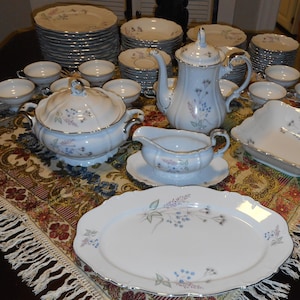 EDELSTEIN Bavaria maria theresia Belcrest Dinner Set CIRCA 1950s