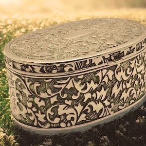 Acanthus Scroll silver plated oval jewelry box CIRCA 1950s