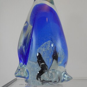 Penguin Figurine art glass 3D effect paperweight CIRCA 1990s