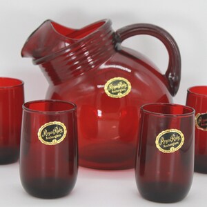 Jarra de cerveza Anchor Hocking de color rojo rubí y 4 vasos, circa 1960
