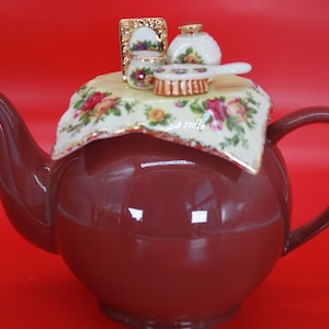 Théière originale en faïence, roses paysannes anciennes, ROYAL ALBERT, vers les années 1990