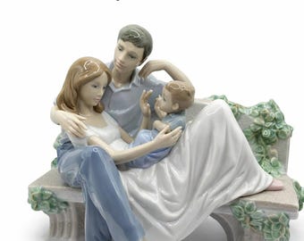 LLADRO “A Priceless Moment” Family Figurine Parents Baby Porcelain