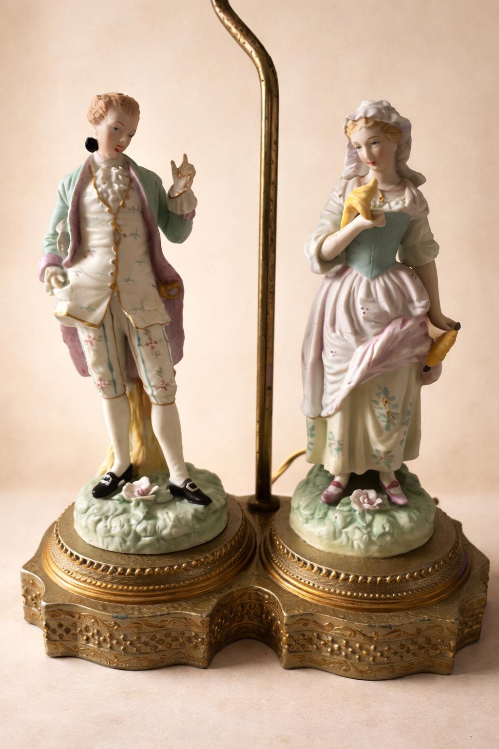 Vintage Victorian Romantic Couple Lamp - Etsy