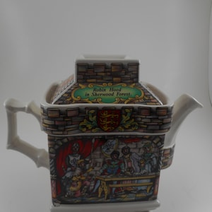 SADLER Teapot Robin Hood England with gold trim