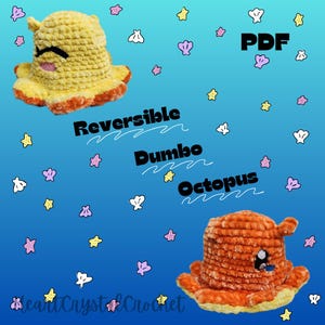 Puede incluir: Dos juguetes de pulpo de ganchillo en amarillo y naranja, con caras de dibujos animados. El texto "Reversible Dumbo Octopus" y "PDF" están sobre un fondo azul con diseños de estrellas de mar y conchas. Los juguetes están hechos a mano.