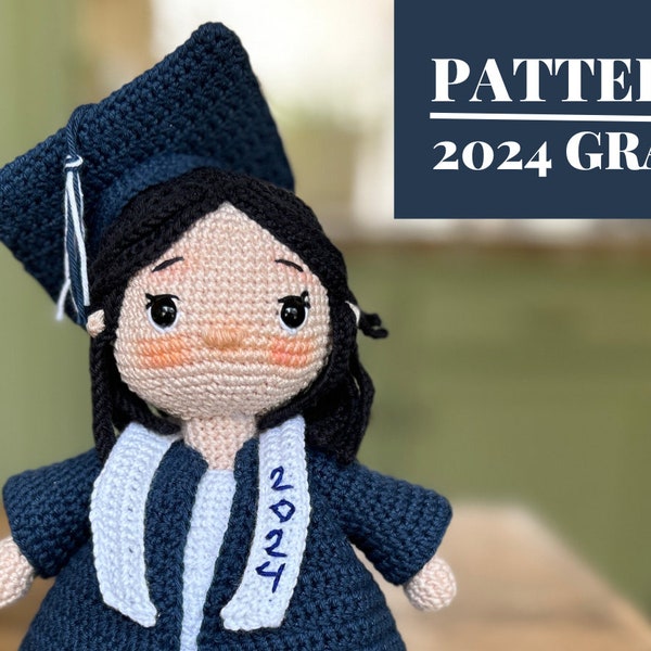 Afstuderen gehaakte pop PATROON, Klasse van 2024 Amigurumi tutorial, PDF-patroon, afstudeercadeau voor haar, college grad gift, middelbare school cadeau