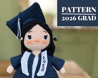 Graduation crochet doll PATTERN, Class of 2026 Amigurumi tutorial, PDF pattern, graduation gift for her, college grad gift, high school gift