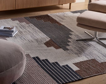 Hand Woven Wool Rug: Scandinavian Geometric Design, Soft Beige Accent