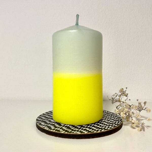 Dip Dye Neon Stumpenkerze in neon-gelb & mint, handgefärbt