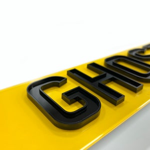 PLACA DE NÚMERO 4D Ghost - Regalo elegante para coche en negro brillante