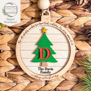 Enfeite de Natal de árvore personalizado SVG, arquivo digital, não é o que está debaixo da árvore, monograma, família, Glowforge, corte a laser, download,