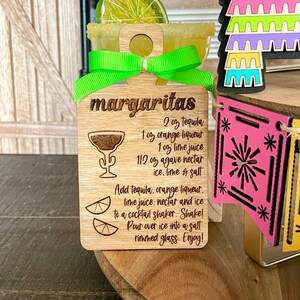 Wenqik 6 PcsUMRT Mexican Fiesta Wooden Table Standing Decorations Cinco De Mayo Tiered Tray Decor Mexican Table Decor Farmhouse Taco Cactus Donkey Sign Summ
