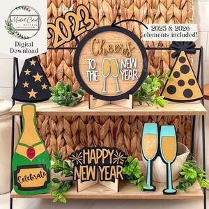 Plateau à plusieurs niveaux pour la Saint-Sylvestre SVG, fichier numérique, NYE 2025, décoration de fête, bouteille de Champagne SVG, chapeaux de fête, Glowforge, découpeuse laser, téléchargement