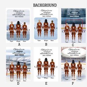 Puede incluir: Seis ilustraciones de jugadoras de hockey sobre hielo con camisetas granates con rayas blancas, cada una con un palo de hockey. Las ilustraciones tienen diferentes fondos y el texto dice "Strangers become teammates and teammates become best friends" o "great friends".