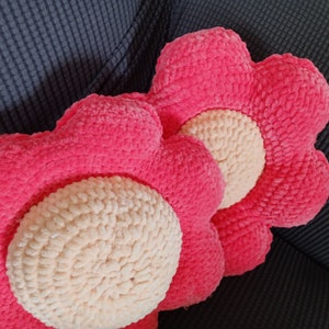 Daisy Flower Pillow