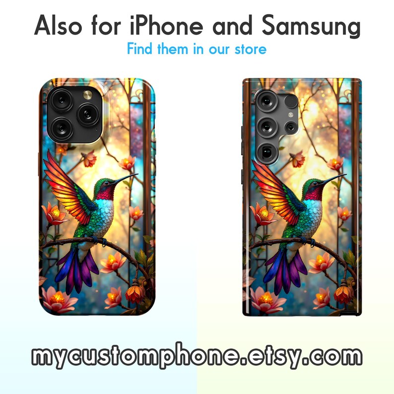 Op de afbeelding: Twee telefoonhoesjes met een kleurrijk kolibrie-ontwerp. De kolibrie zit op een tak met bloemen. De achtergrond is een glas-in-loodraam met een blauwe en gele lucht. De tekst "mycustomphone.etsy.com" staat onderaan de afbeelding.