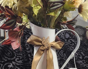 Autumn hummingbird pitcher.