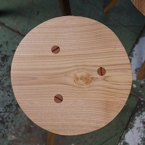 Round stool made of oak, ash or walnut Esche