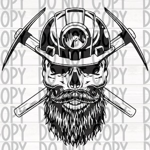 Op de afbeelding: Zwart-witte illustratie van een schedel met een mijnwerkershelm met een koplamp en een baard. Twee gekruiste houwelen bevinden zich achter de schedel.