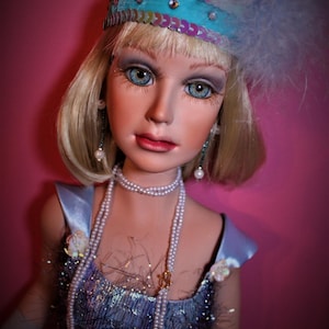 Monique, das Showgirl, Spukpuppe - LunasINN