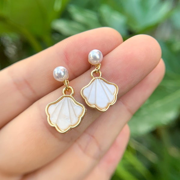 Sea Shell Pearl Asymmetrical Earring main image 0