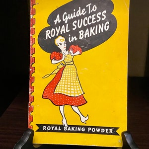 Vintage 1941 Royal Baking Powder recipe book and guide
