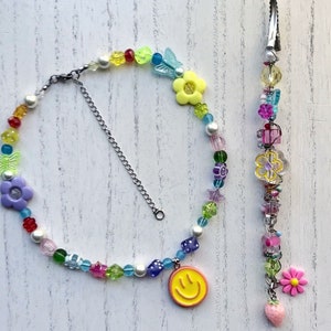 SHINE - BEEBAS x JTOKE111: smileyketting met acrylkralen en kaartclip