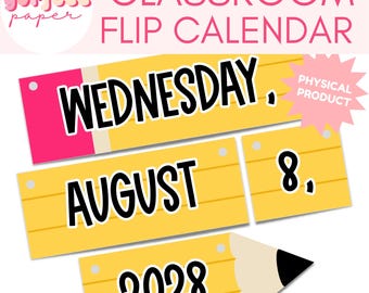 Könnte beinhalten: Ein Klassenzimmer-Flip-Kalender mit gelben, bleistiftförmigen Karten und schwarzer Schrift. Die Karten zeigen das Datum Mittwoch, 8. August 2028. Das Design umfasst einen rosa Radiergummi-Abschnitt und eine schwarze Bleistiftspitze.