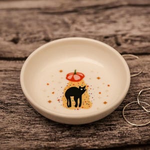 Pumpkin UFO & Black Cat Ring Dish – Ceramic Jewelry Holder, Trinket Dish, Cute Cat Gift, Halloween Jewelry Organizer