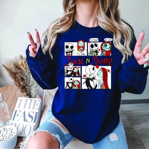 Puede incluir: Sudadera azul marino con un dise&ntilde;o gr&aacute;fico de Jack y Sally de The Nightmare Before Christmas. El dise&ntilde;o incluye m&uacute;ltiples paneles con im&aacute;genes de los personajes y el texto "Jack N Sally".