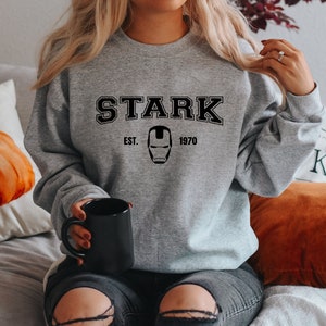 Stark Industries Sweatshirt, Avengers Iron Man Est 1970 Apparel imagem 3