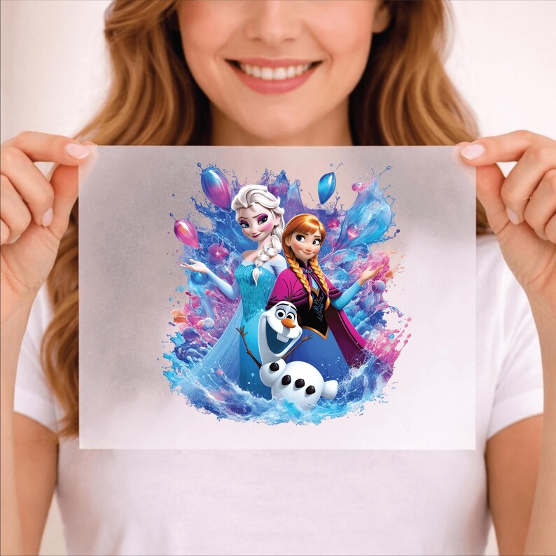 Puede incluir: Ilustraci&oacute;n colorida con personajes de la pel&iacute;cula animada Frozen. Elsa y Anna se representan con Olaf el mu&ntilde;eco de nieve, rodeados de salpicaduras de agua azules y moradas y globos. La obra de arte tiene un estilo de dibujos animados.
