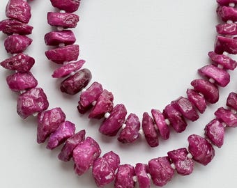 8インチ ピンク ルビー ジョンソン ラフビーズ 天然石 センタードリルビーズ ストランド | 9x12.5～4 x 10 MM | ルビービーズ