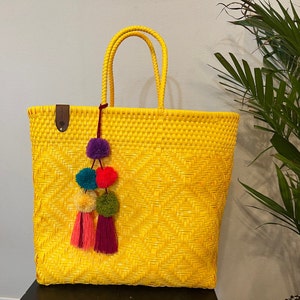 XL bag. Yellow beach bag. Free shipping and free tassel. 15/15/7 in.