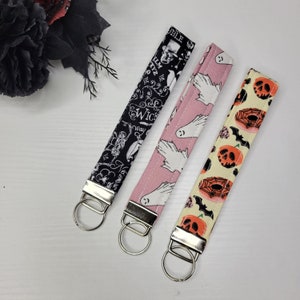 Halloween Keychain Wristlet,Halloween Fabric Key Fob, Ghost Keychain, Spooky Season Keychain, Jack-o-lantern Keychain, Goth Keychain