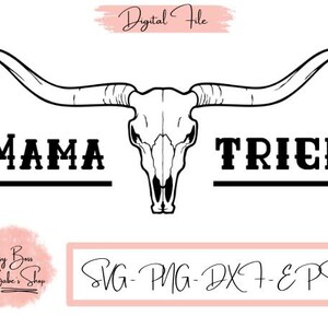 Könnte beinhalten: Schwarze und weiße Silhouette eines Longhorn-Schädels mit den Worten "Mama Tried" darunter. Das Design ist zum digitalen Download in den Formaten SVG, PNG, DXF und EPS verfügbar.