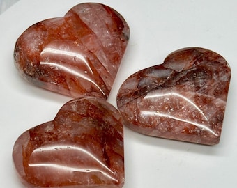 Hermoso corazón de cristal de cuarzo de fuego