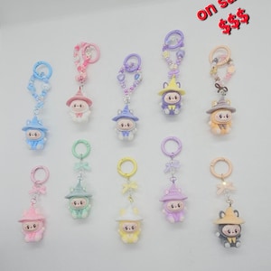 Mini Labubu inspirierte Schlüsselanhänger, Monster mit Hut Schlüsselanhänger, Handyanhänger, Taschenanhänger, Labubu Accessoires und Geschenke