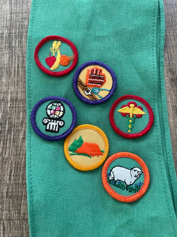 Green Girl Scouts Faces Logo Lapel Pin – 0.75" Metal Pinback With Resin Top, USA Made, Collectible Or Gift