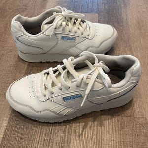 vintage women’s Reebok classic shoes white size 7