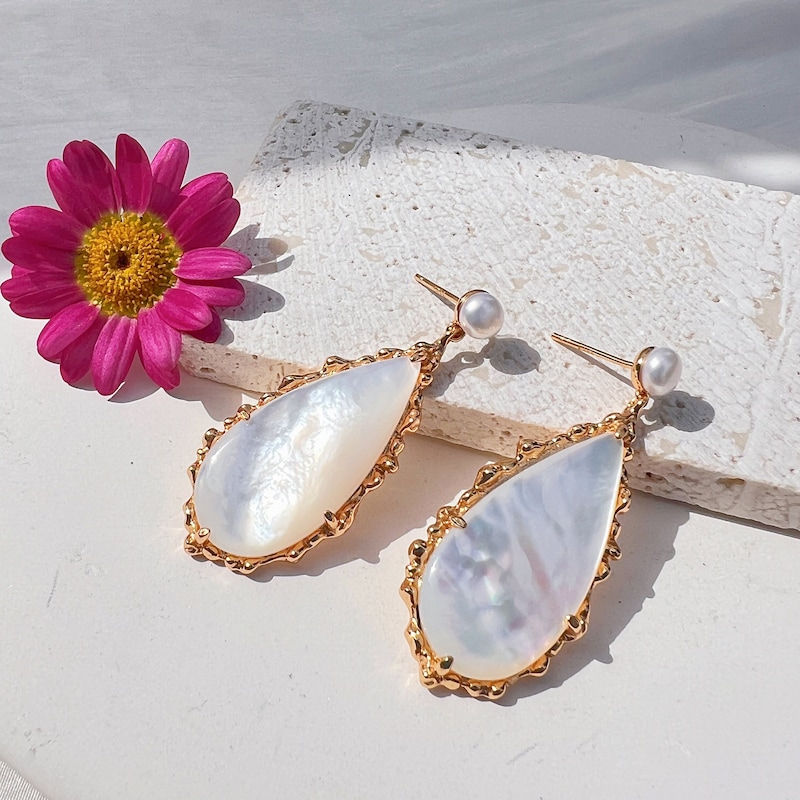 MEMORY OF SEASHELL PEARL EARRING main image 0