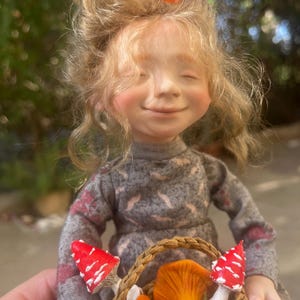 Niña del Bosque – Muñeca hecha a mano con cesta de setas