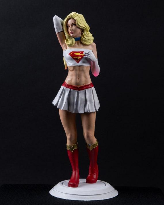 スーパーガール コレクタブルフィギュア - 高さ25cm - ハンドメイド