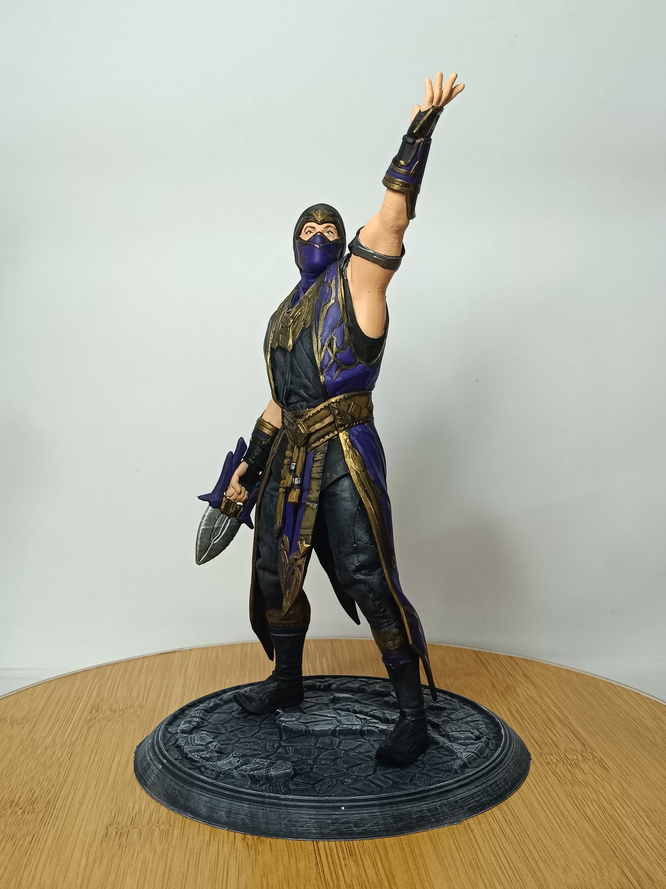 ハンドメイドのモータルコンバット レインフィギュア - 高さ22cm