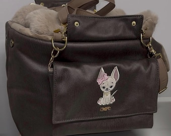 Hundetasche aus Kunstleder. Eine Hundetasche mit luxuriösem Fellbesatz. Geeignet für Hunde aller Größen. Personalisierbare Hundetasche.