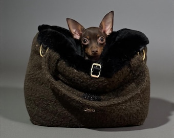 Hundetragetasche aus Frottee. Eine Hundetasche mit luxuriösem Fellbezug. Geeignet für Hunde aller Größen. Personalisierbare Hundetasche.