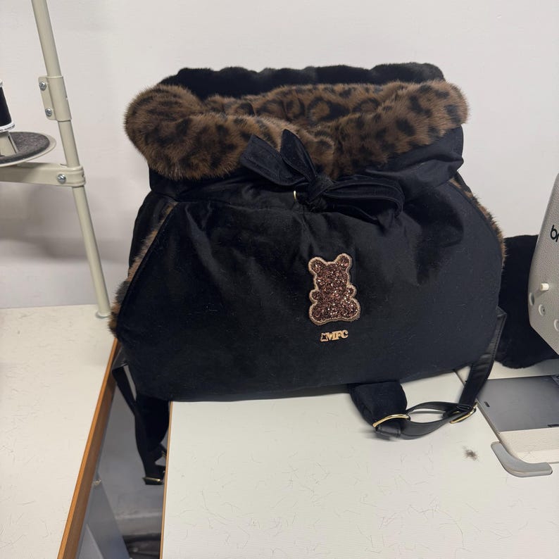 Dog bag bag pack personnalized, pet carrier, small dog, dog sling carrier made with waterproof velvet and leopard eco-fur. A luxury dog bag image 11