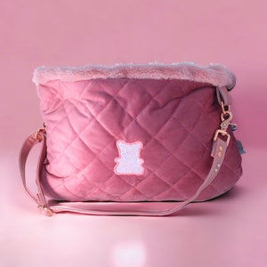 Sac pour chien girly et doux en velours rose. Comme un sac chihuahua écharpe (mais mieux). Les regards seront portés sur vous et votre chien
