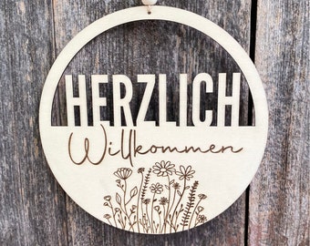 Willkommensschild | Herzlich Willkommen bei | Herzlich Willkommen mit Gravur | Türkranz personalisierbar | Türhänger Familie personalisiert