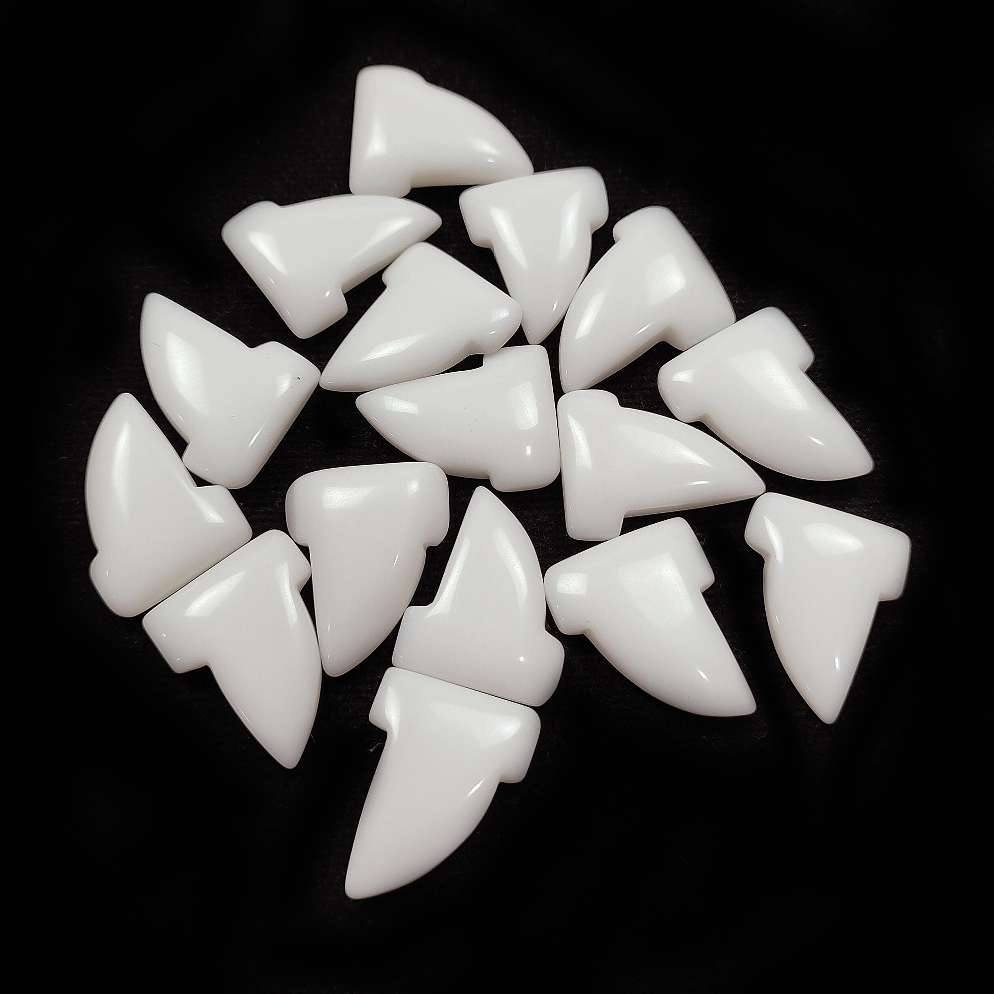 3 Pcs White Agate Tooth Shape Gemstone, 18x22 Mm White